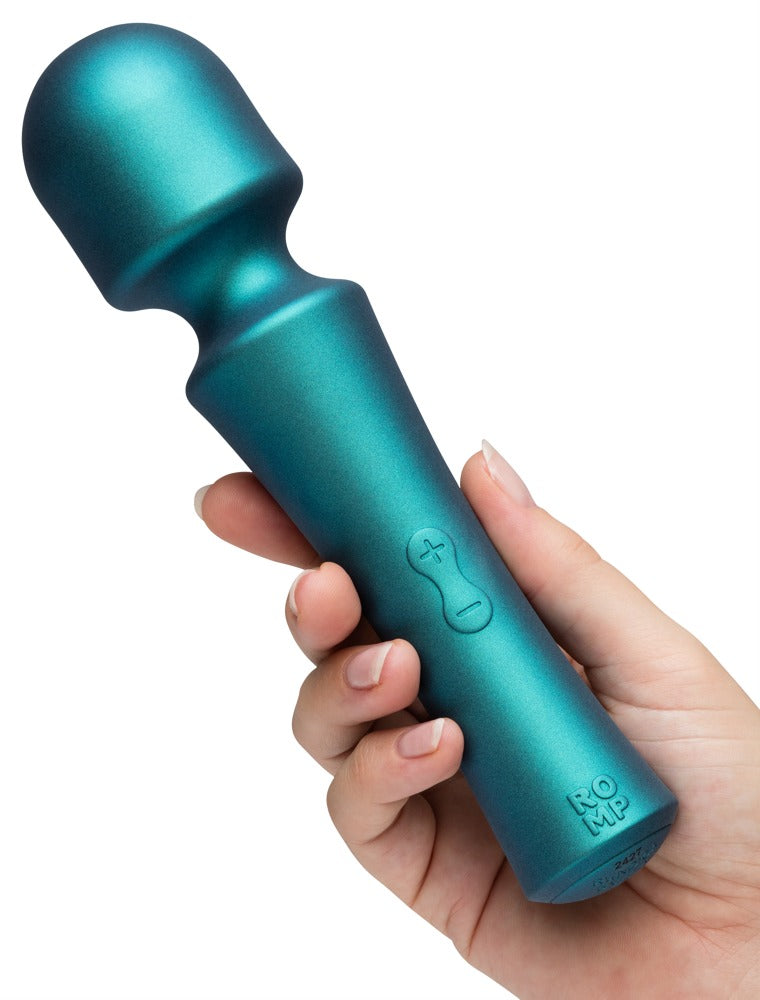 ROMP Presto Wand Massager in der Hand gehalten Anwendung