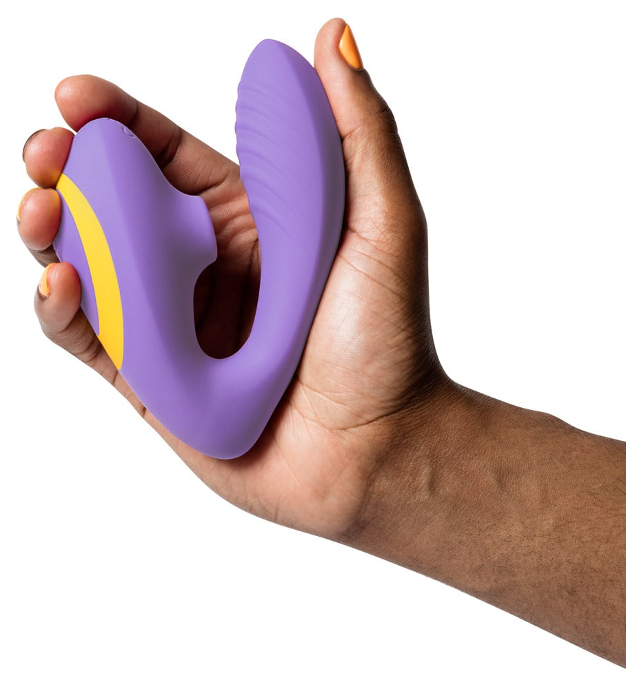 ROMP Reverb Klitorisstimulator in der Hand Detailansicht