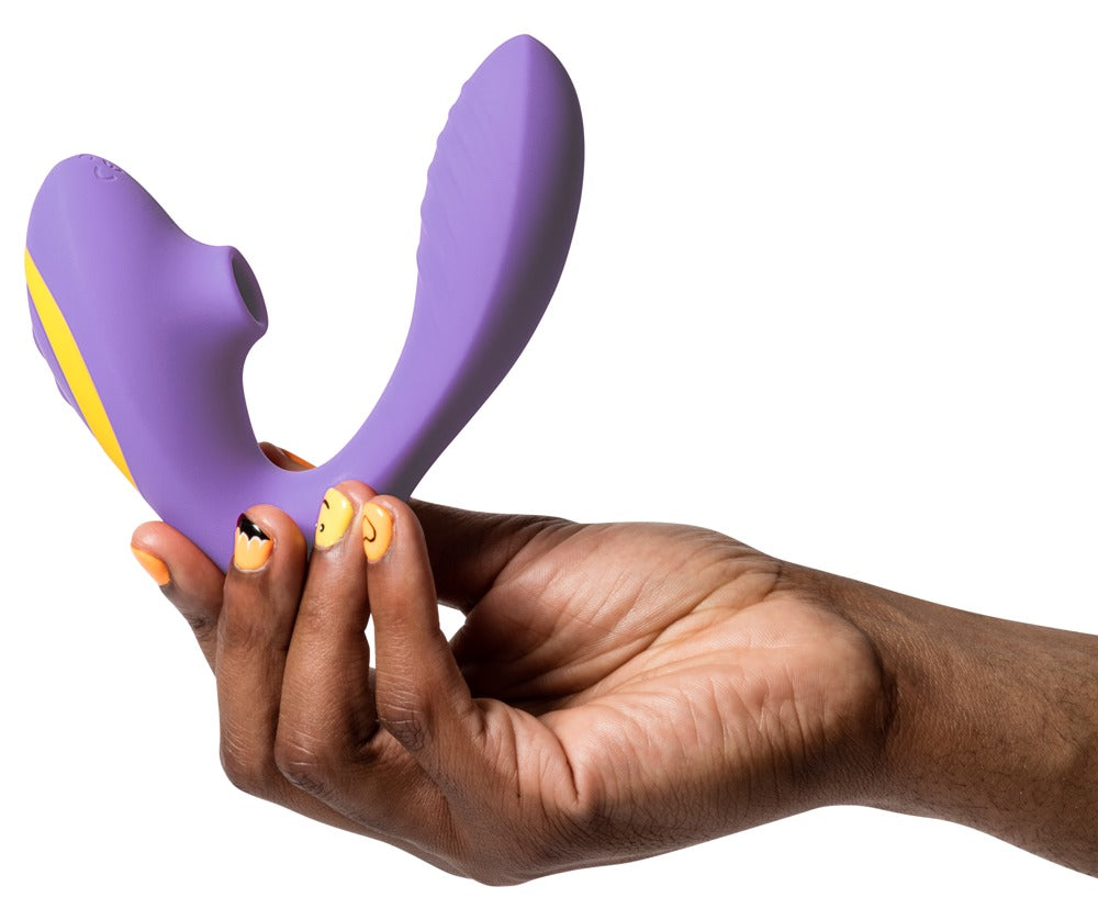 ROMP Reverb Vibrator in der Hand zur Anwendung