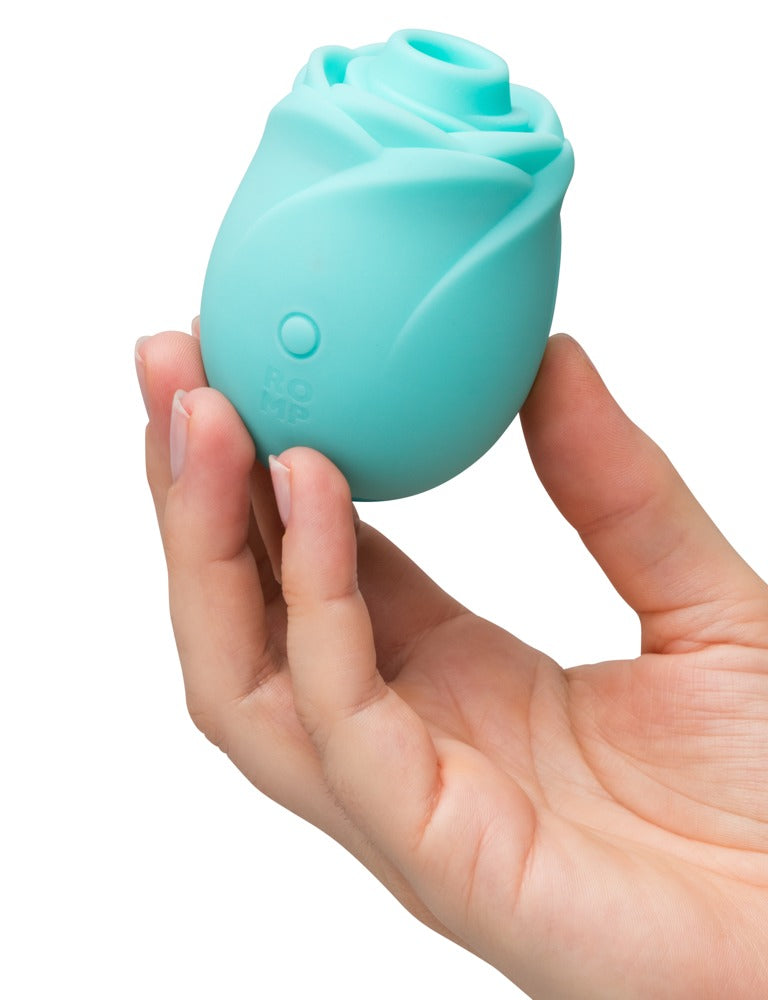 ROMP Rose Glow Stimulator in der Hand für Größenvergleich