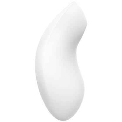SATISFYER Vulva Lover 2 Luftpulsstimulator und Vibrator in Weiß mit geschwungener Form in der Seitenansicht