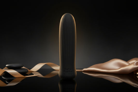 Kompakter Bullet Vibrator mit feiner Struktur aus hautfreundlichem Silikon in Schwarz