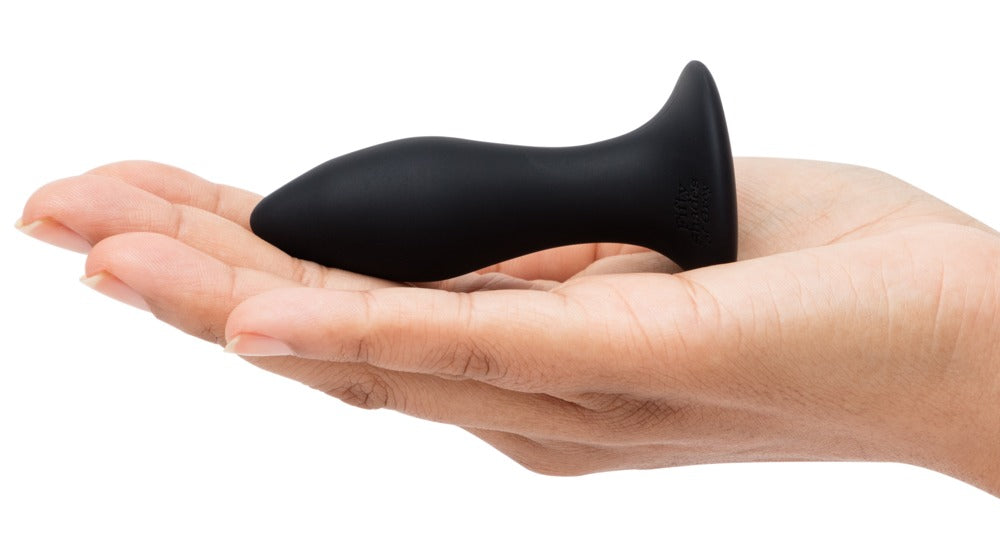 Anal Plug aus Silikon auf der Handfläche zur Darstellung der Größe