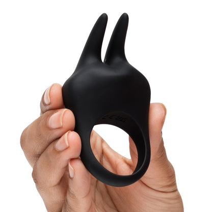 Sensation Vibrating Rabbit Love Ring gehalten in der Hand zur Größenansicht