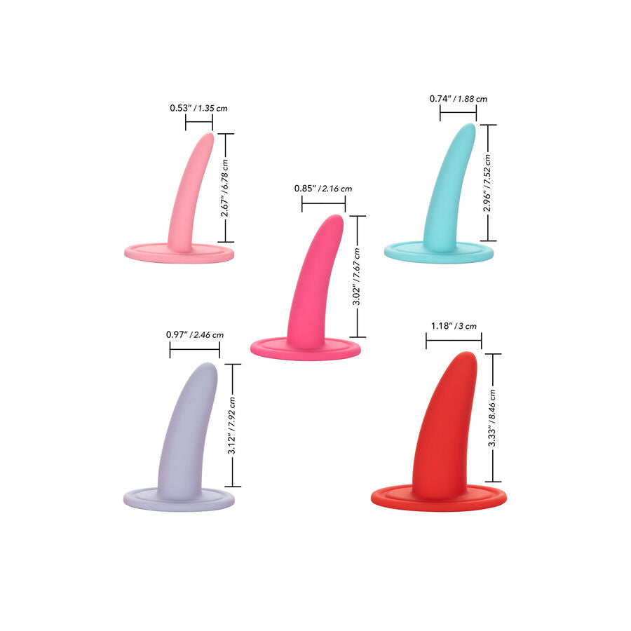 She-Ology Vaginaldilator-Set mit fünf abgestuften Silikonsonden in verschiedenen Größen in einer Vergleichsansicht
