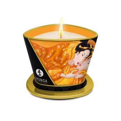 Geöffnete Shunga Massage Candle Mango mit sichtbarem Docht und Massageöl-Basis