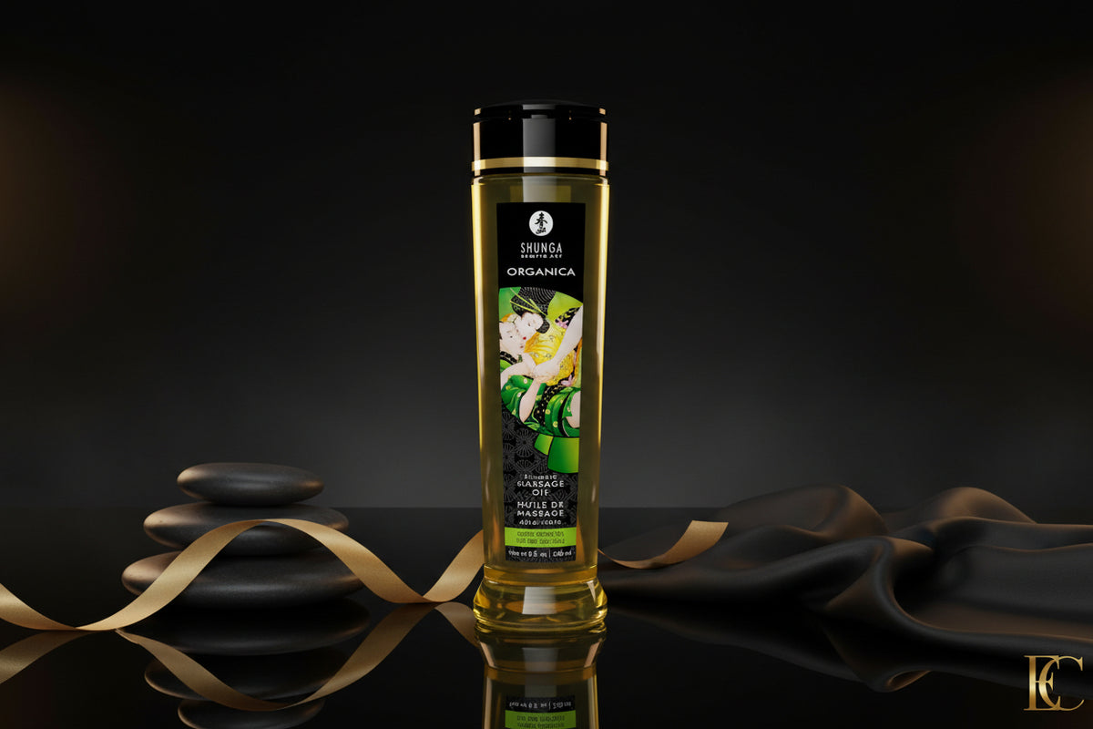 Flasche SHUNGA Massage Öl Organica Exotic Green Tea auf weißem Hintergrund.