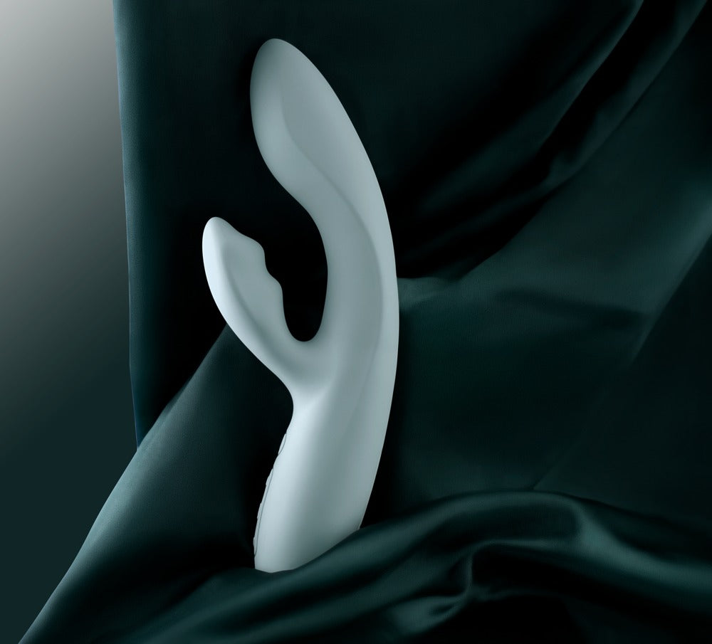 SVAKOM Chika Rabbitvibrator in stilvoller Studioaufnahme