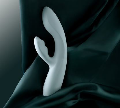 SVAKOM Chika Rabbitvibrator in stilvoller Studioaufnahme