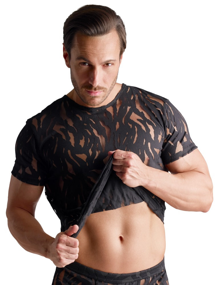 Detailansicht des Svenjoyment Ausbrenner-Shirts am Model