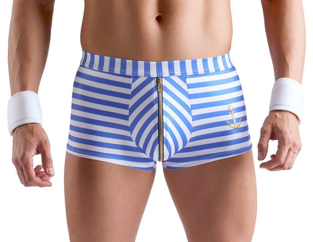 Model trägt die Svenjoyment Matrosen-Pants in der Vorderansicht