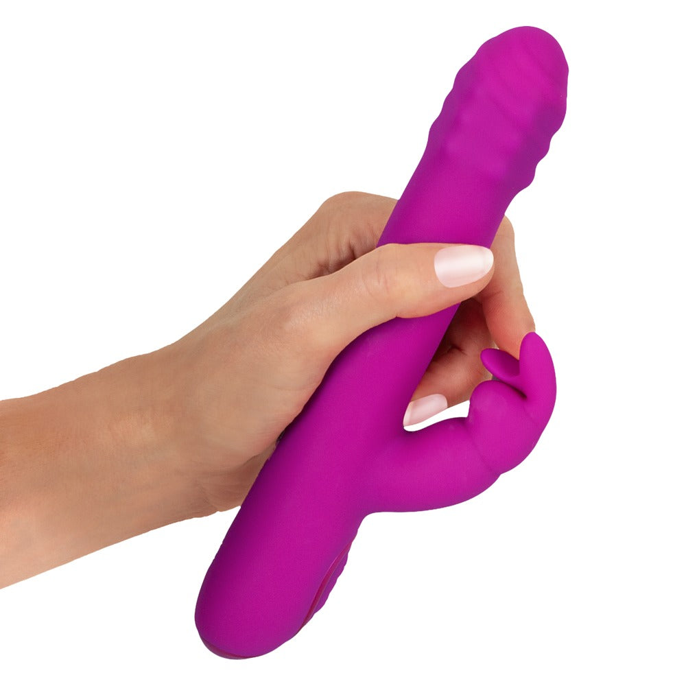 Sweet Smile Rabbit Vibrator bei der Handhabung mit gut erreichbaren Bedienelementen