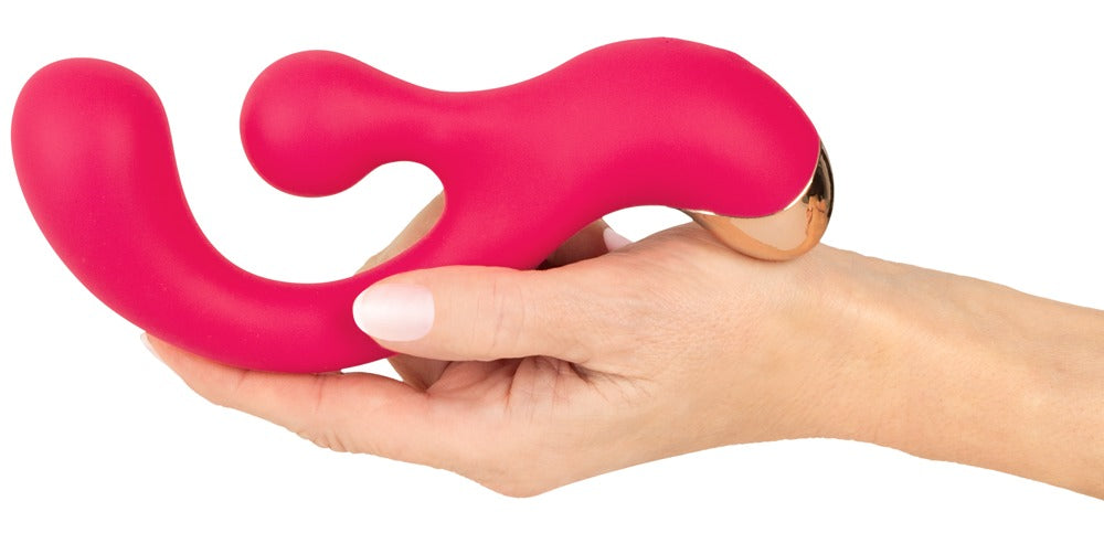 Sweet Smile Rabbit Vibrator in Pink – Größenvergleich in einer Hand zur Darstellung der geschwungenen Form und des Stimulationsarms