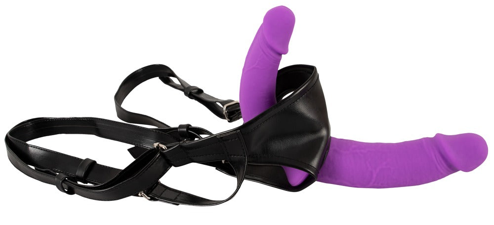 Sweet Smile Super Soft Double – lilafarbener Doppeldildo zusammen mit schwarzem Zubehör des Strap-On-Sets