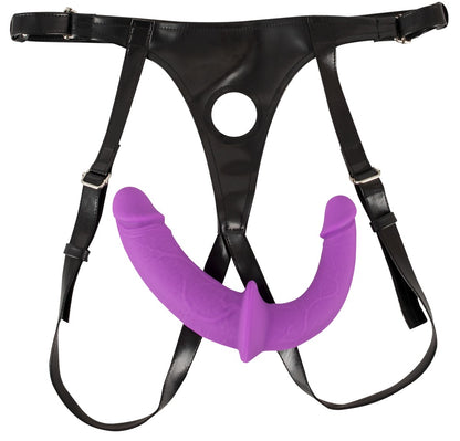 Sweet Smile Super Soft Double Strap-On-Set – Frontansicht des schwarzen Harness mit eingesetztem lilafarbenem Doppeldildo