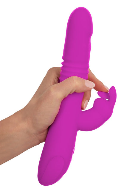 Sweet Smile Thrusting Pearl Rabbit in Pink – Produktansicht in einer Hand mit strukturiertem Schaft und seitlichem Stimulationsarm