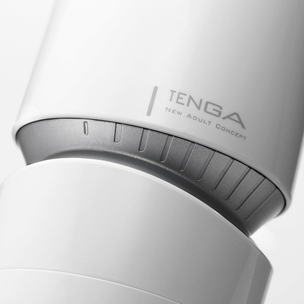Detail des minimalistischen Designs des Tenga Aero Silver Ring Masturbators