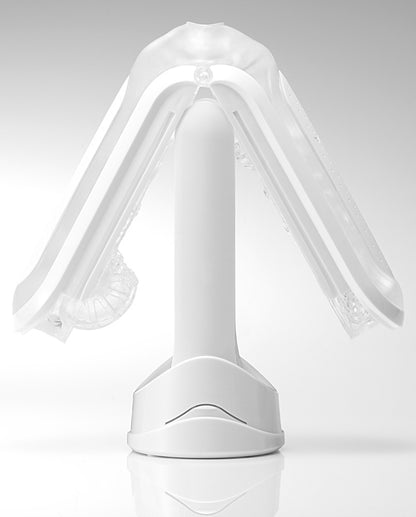 Aufklappbares Design des Tenga Flip Zero für einfache Reinigung und hygienische Anwendung