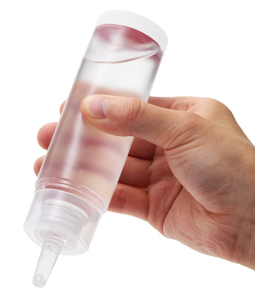 Tenga Lotion Mild Gleitgel Anwendung in der Hand mit präziser Dosierung