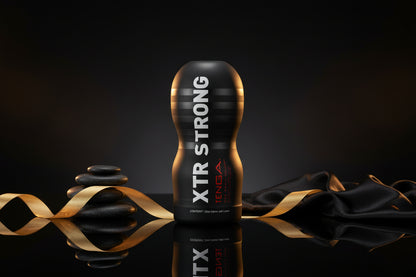 TENGA Original Vacuum Cup XTR Strong schwarzer Masturbator im diskreten Cup