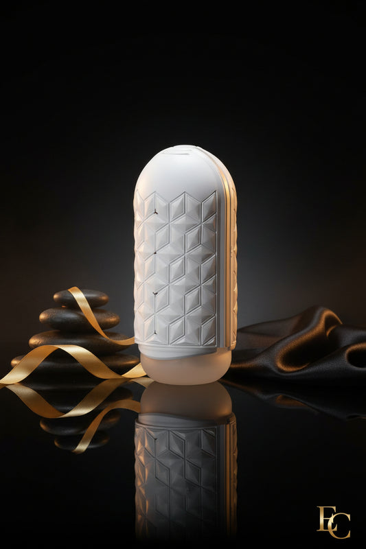 Seitenansicht eines hochwertigen Intimate-Wellness Produkts mit strukturierter Oberfläche