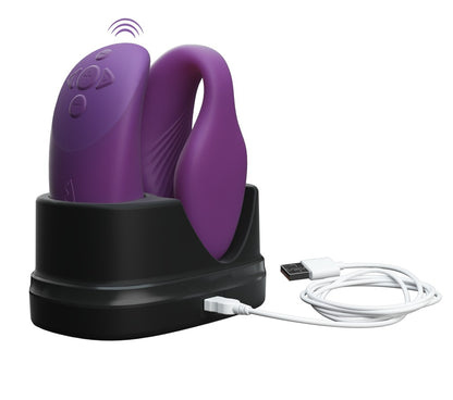 We-Vibe Chorus Paarvibrator in der Ladebox mit USB-Ladekabel