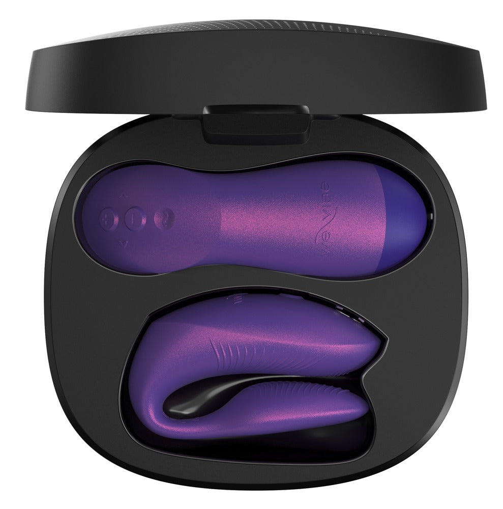 We-Vibe Chorus Pro Paarvibrator in Lila im geöffneten Ladeetui