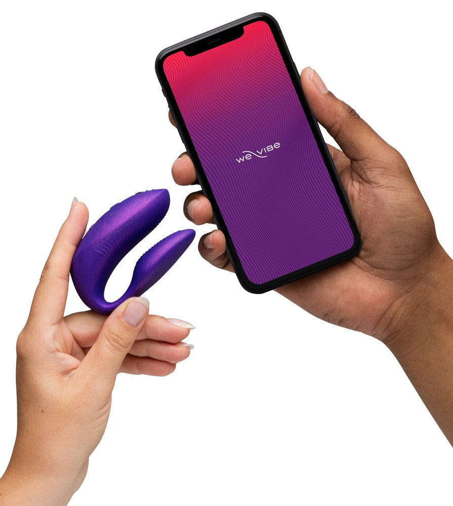 We-Vibe Chorus Pro Paarvibrator in Lila mit Smartphone und App-Steuerung