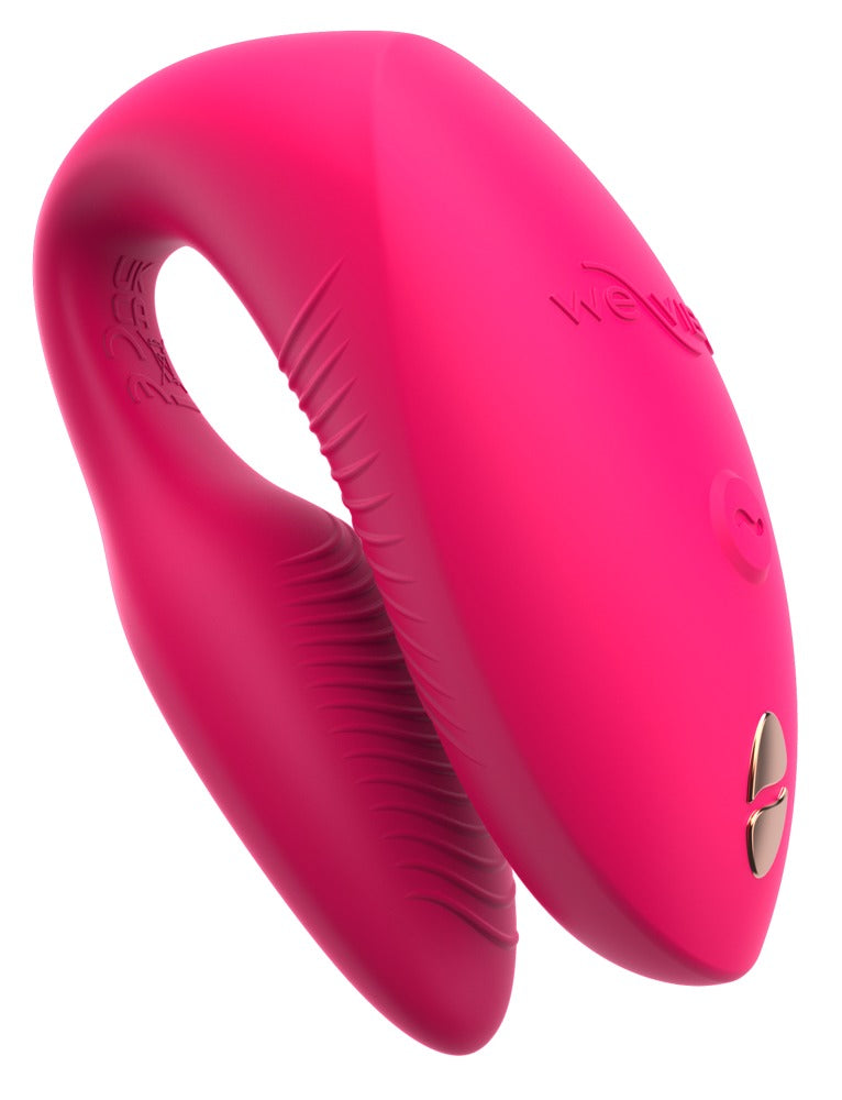 We-Vibe Chorus Pro Paarvibrator in Pink in schräger Ansicht