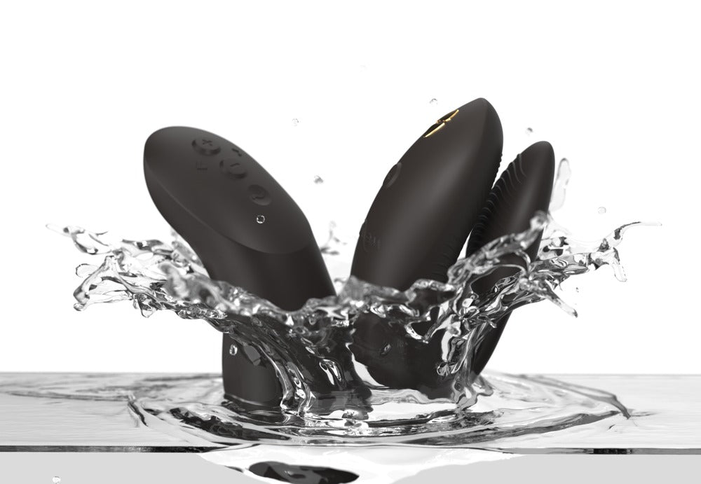 We-Vibe Chorus Pro Paarvibrator in Schwarz mit Wasserspritzern