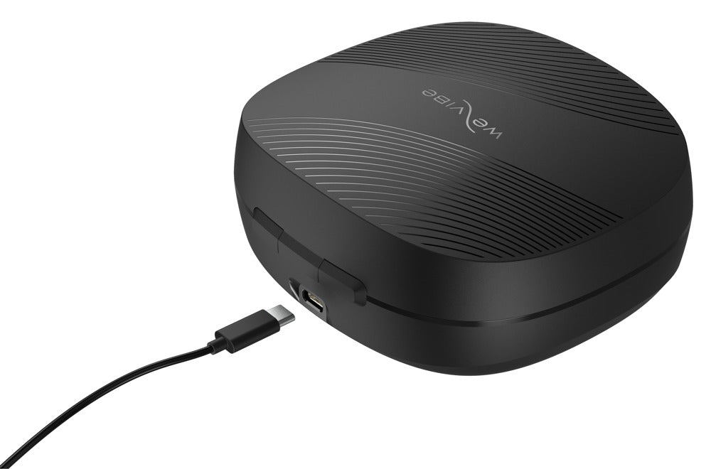 Ladeetui des We-Vibe Chorus Pro Paarvibrators in Schwarz mit angeschlossenem Ladekabel