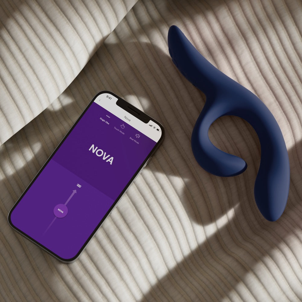 Blauer We-Vibe Nova 2 mit Smartphone und App-Steuerung