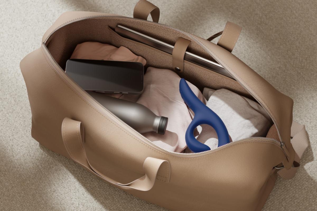We-Vibe Nova 2 in einer Schlafzimmer-Lifestyle-Szene