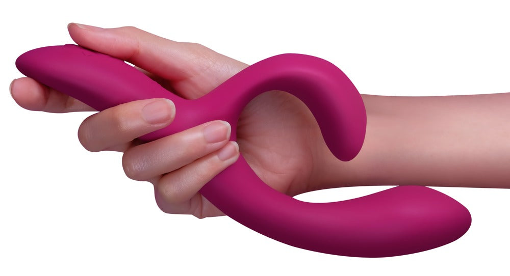 Pinker We-Vibe Nova 2 in einer Hand zur Darstellung der Produktgröße