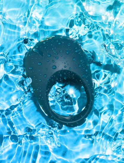 We-Vibe Pivot 2 Vibro-Penisring mit Wasserspritzern