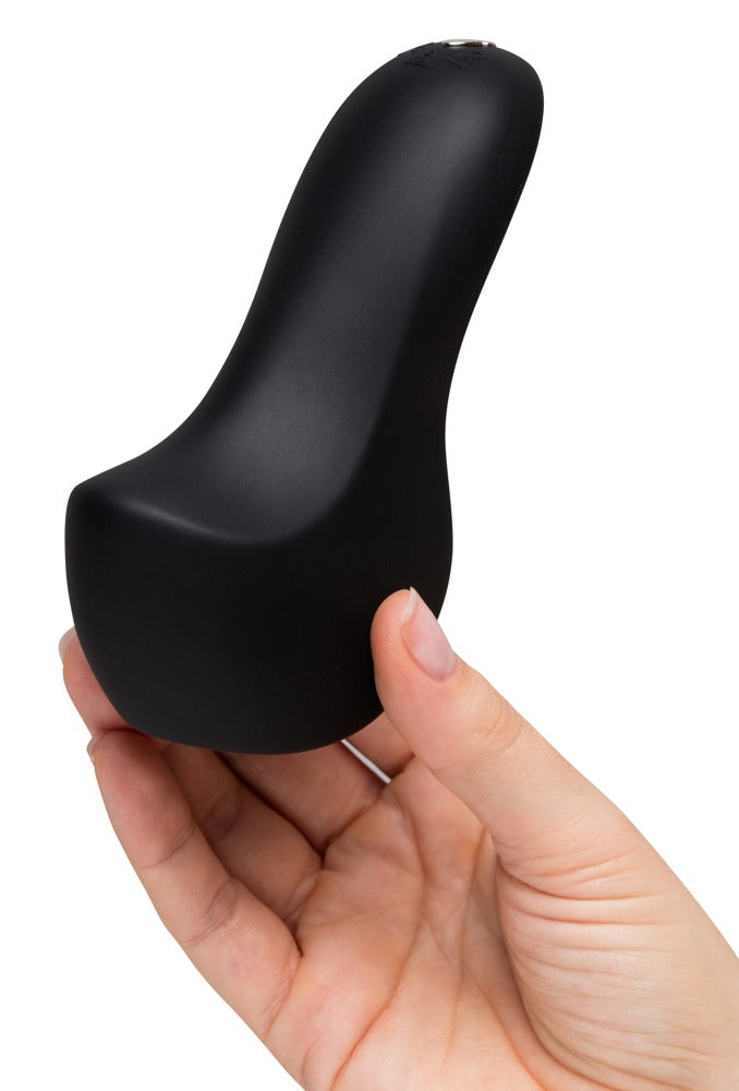 We-Vibe Shared Touch in Schwarz in seitlicher Handansicht mit ergonomisch geschwungener Form