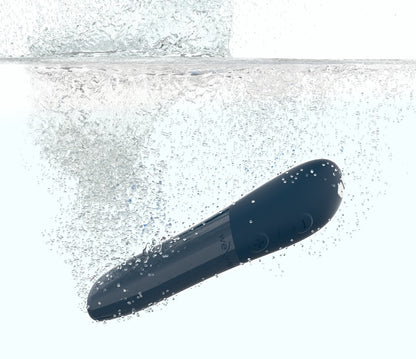 We-Vibe Tango X Bullet-Vibrator in Blau mit Wasserspritzern