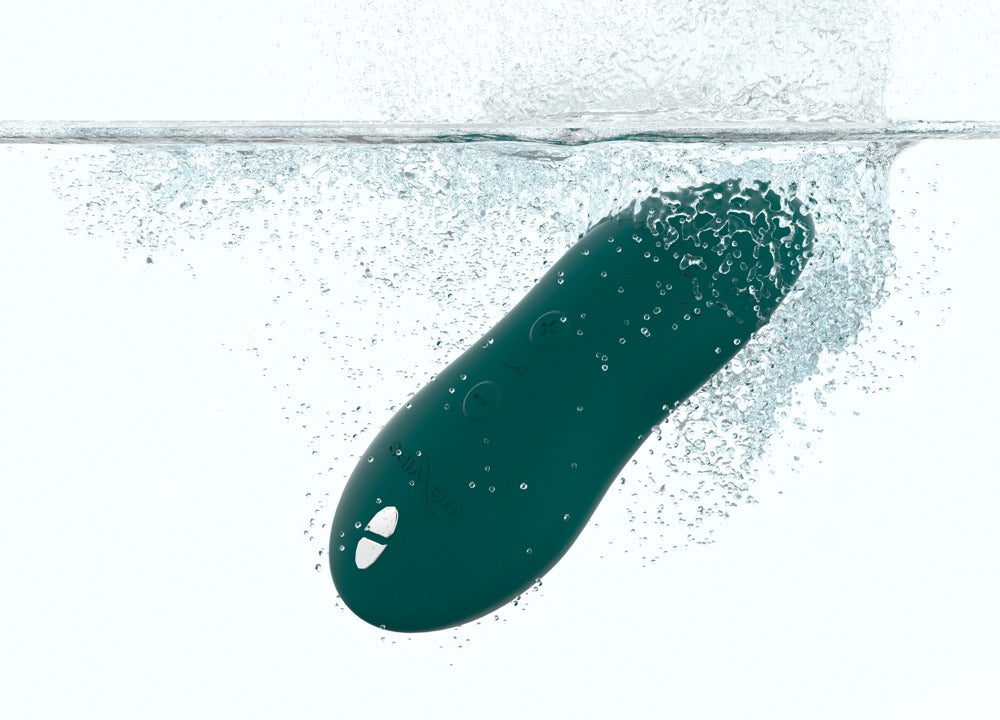 We-Vibe Touch X Auflegevibrator in Grün mit Wasserspritzern