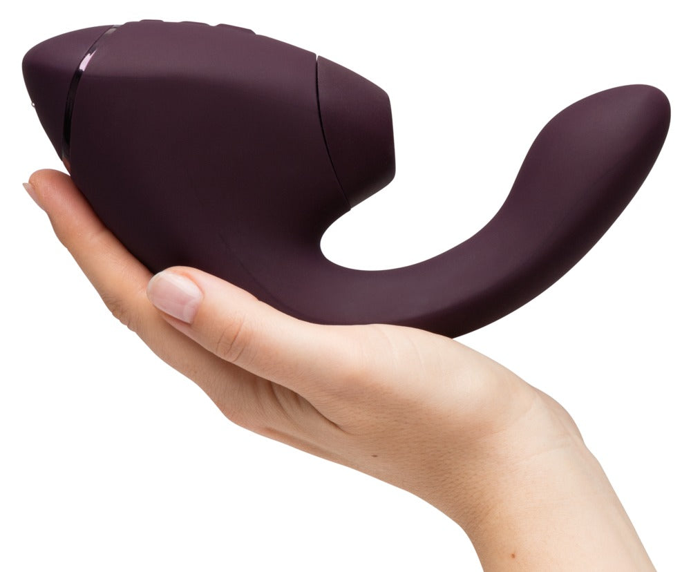 Womanizer Next Duo ergonomisch in der Hand gehalten
