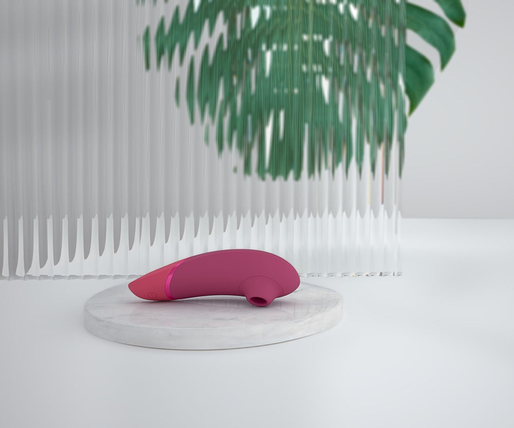 Womanizer Next Sensual Collection in stilvoller Badezimmerumgebung
