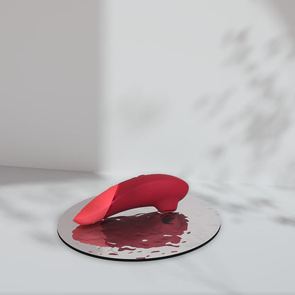 Womanizer Next Sensual Collection auf elegantem Untergrund mit luxuriöser Atmosphäre