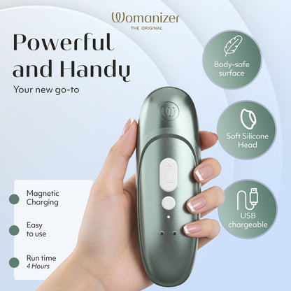 Womanizer Pro Intimate Wellness Gerät ergonomisch in der Hand gehalten