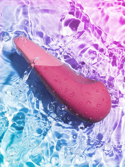 Womanizer Vibe Vibrator mit wasserinspiriertem Hintergrund