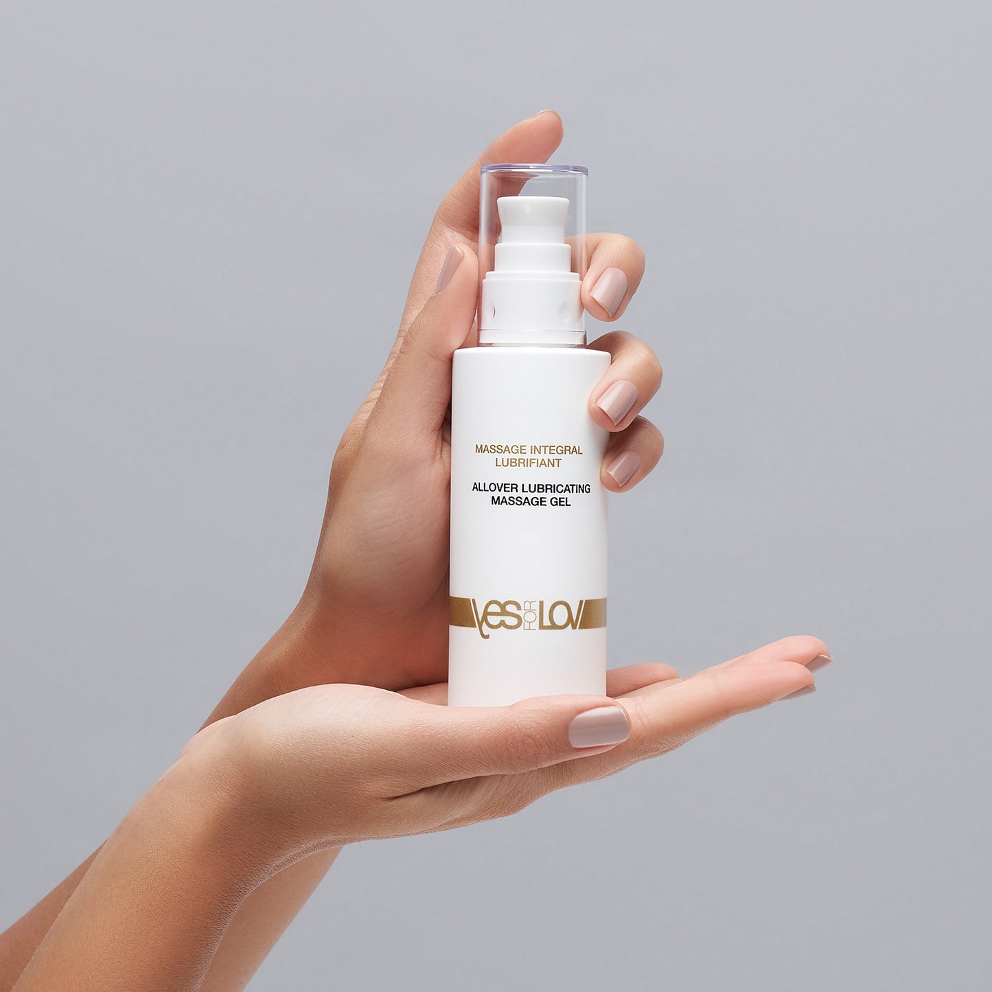 YESforLOV Allover Lubricating Massage Gel Anwendung in der Hand