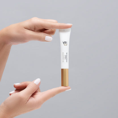 YESforLOV G-Spot Stimulation Gel Anwendung Tube in der Hand sanfte Intimität