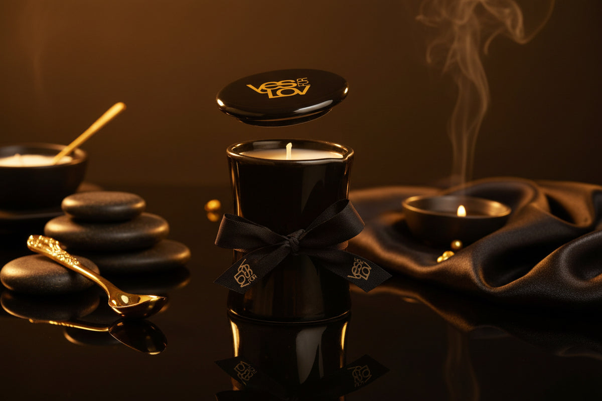 YESforLOV Massagekerze mit Titillating Scent in ansprechender Verpackung.