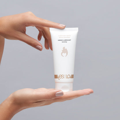 YESforLOV Unlimited Warming Lubricant 100ml Anwendung auf der Haut