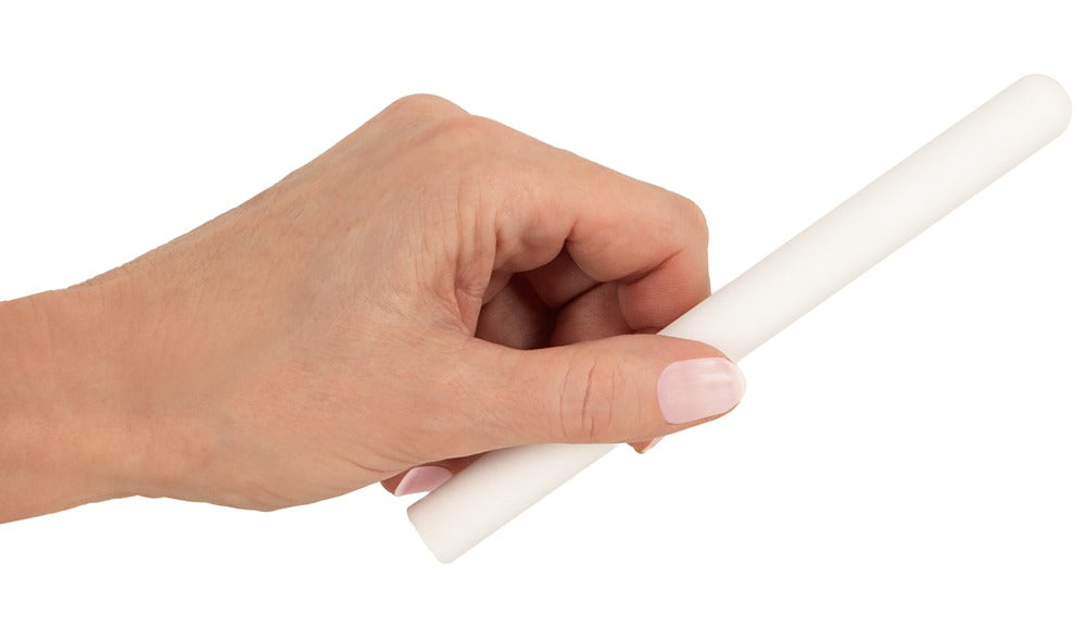 You2Toys Absorption Stick in der Hand zur einfachen Anwendung nach der Reinigung von Masturbatoren und Sleeves
