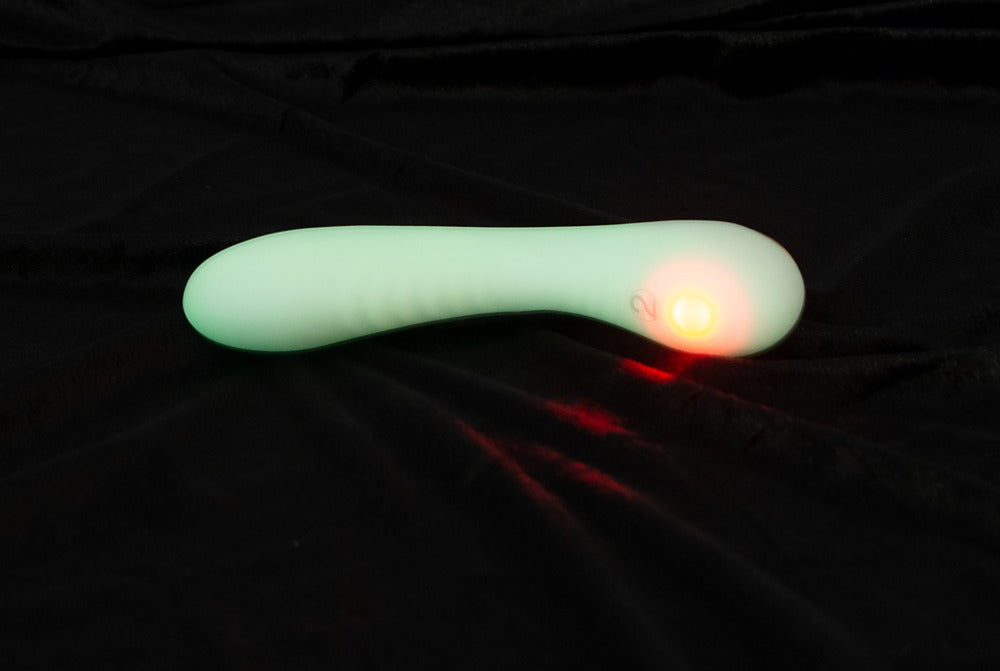 Leuchtender G-Spot Vibrator mit LED Effekt in dunkler Umgebung