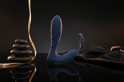 Seitenansicht des You2Toys Prostata Plugs mit Penisring und Fernbedienung
